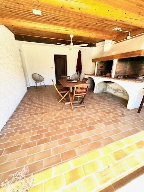 Grande Maison Avec Belle Cour - Parking - Barbecue En Pierre Saintes-Maries-de-la-Mer 0*,
